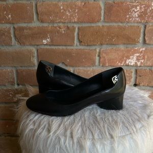 Tory Burch Elizabeth Round toe black leather